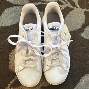 NWT Adidas Classic White Lace-Up Sneakers Size 4
